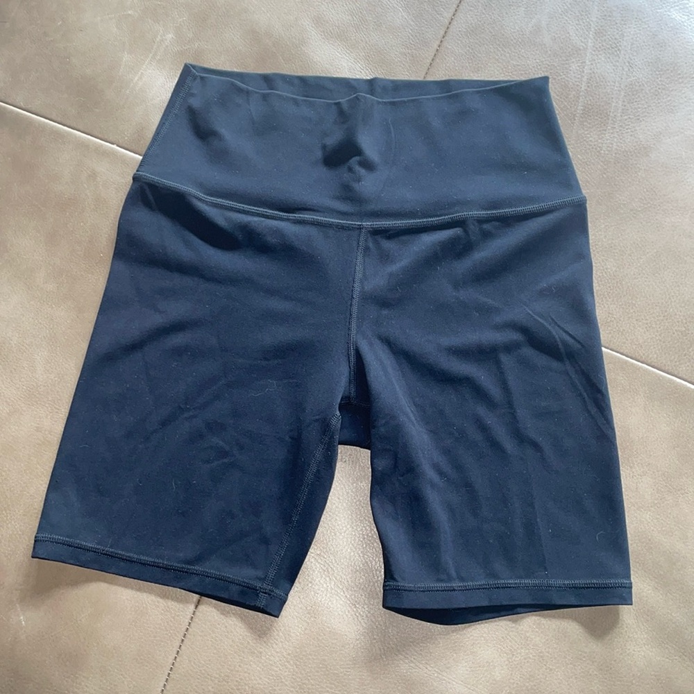 Women’s Athleta black Transcend 7” bike short